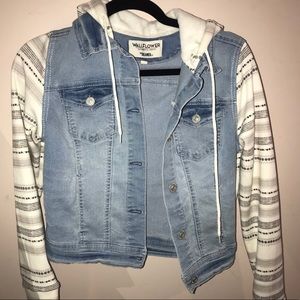 Hooded jacket w pattern sleeves/hood